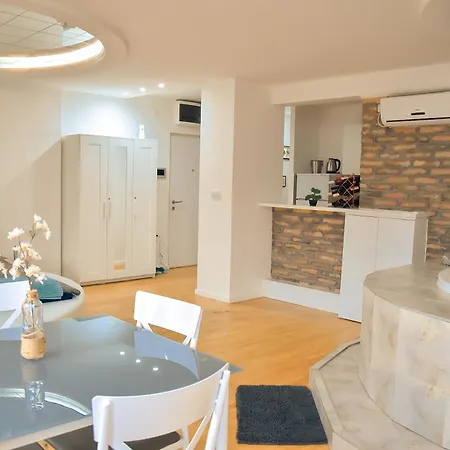Hedonist Spa-avenija Apartment Belgrade