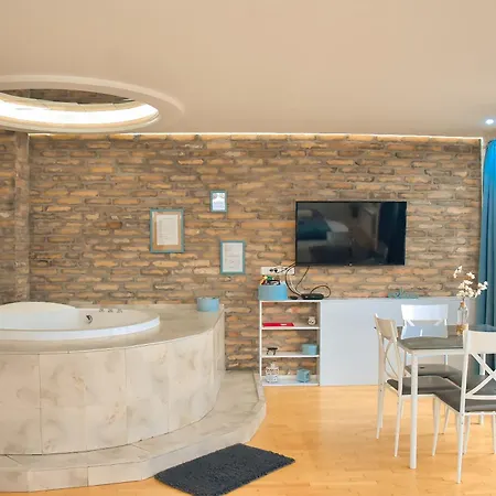 Hedonist Spa-avenija Apartment *